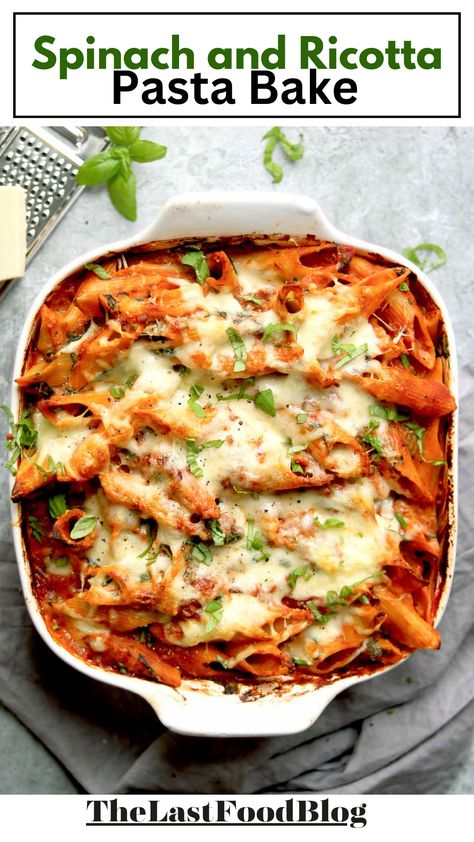 Packed with lots of spinach, creamy ricotta and a deliciously rich tomato sauce this spinach and ricotta pasta bake is the perfect veggie comfort food! Great for a tasty weeknight family dinner. Ricotta And Spinach Pasta, Pasta With Ricotta And Spinach, Spinach Ricotta Bake, Spinach And Ricotta Pasta, High Protein Pasta Recipes, Ground Beef And Spinach, Weeknight Family Dinner, Ricotta Pasta Bake, Protein Pasta Recipes