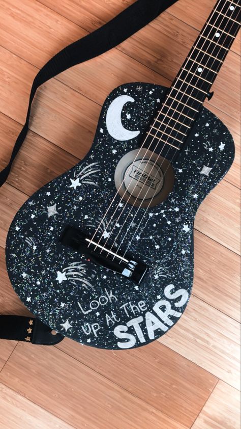 Guitar Art Diy, Arte Do Ukulele, Hand Painted Guitar, Gitar Vintage, Look Up At The Stars, Acoustic Guitar Art, Painted Ukulele, Painted Guitar, Ukulele Design