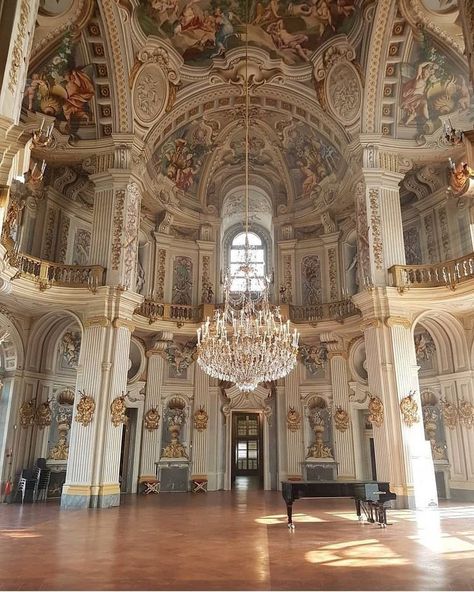 Royal Core, Ceiling Art, Castle Aesthetic, Royalty Aesthetic, Royal Aesthetic, Baroque Architecture, Classical Architecture, Princess Aesthetic, Jolie Photo