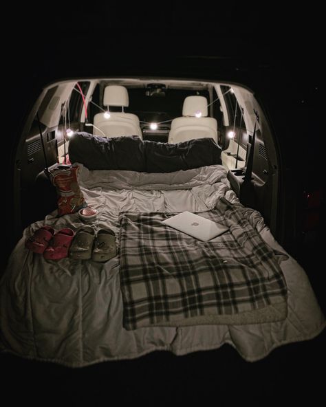 An idea for you to use, to make an athstetic car sleepover happen! Sleepover In Car Aesthetic, Car Trunk Sleepover, Car Blanket Aesthetic, Bed In Back Of Car, Car Forts, Car Sleepover Ideas, Car Trunk Bed, Car Bed Aesthetic, Car Camping Aesthetic