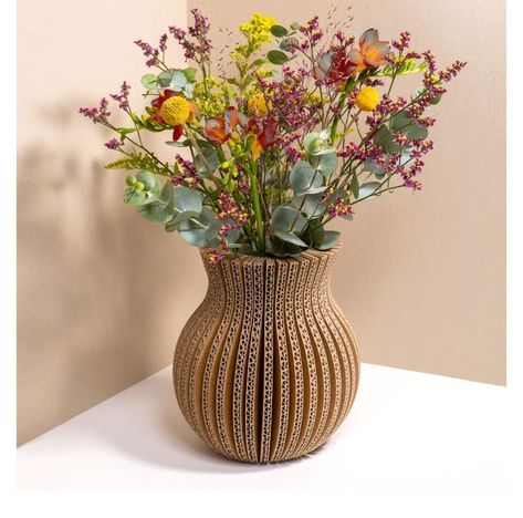 Cardboard Vase, Green Choices, Vase Crafts, Diy Pots, Recycled Cardboard, Fresh Flowers Arrangements, Home Decor Vases, Diy Kit, Recycled Plastic