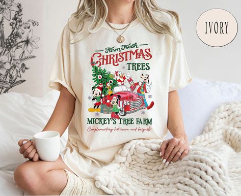 Disney World Christmas Shirts, Xmas Movies, Disney Christmas Shirts, Disney World Christmas, Very Merry Christmas Party, Christmas Disney, Retro Disney, Christmas Tree Shirt, Merry Christmas Gifts