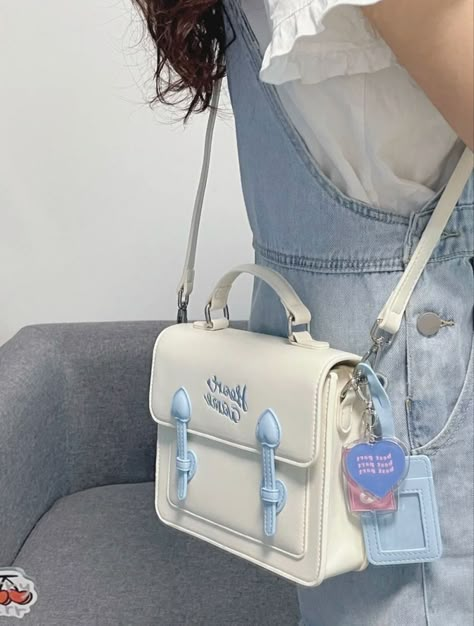 Aesthetic Sling Bag, Sling Bag Aesthetic, Tas Celine, Cute Sling Bag, Korean Bags, Stylish School Bags, Kawaii Bags, My Style Bags, Aesthetic Bags