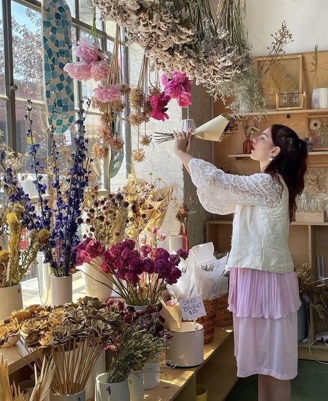 Indie Outfit Inspo, Outfit Inspo Pink, Florist Studio, Flower Shop Decor, Ocean Wedding, Flower Artists, Clean Girl Aesthetic, Flower Store, Florist Shop