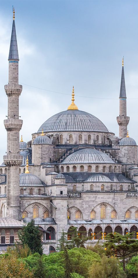 One of the most popular tourist attractions in Istanbul, The Blue Mosque was built in 1609 during the rule of Ahmed I #Istanbul La Mecca, Blue Mosque Istanbul, The Blue Mosque, Visit Istanbul, Mosque Art, Mosque Architecture, Istanbul Travel, Sacred Architecture, Blue Mosque