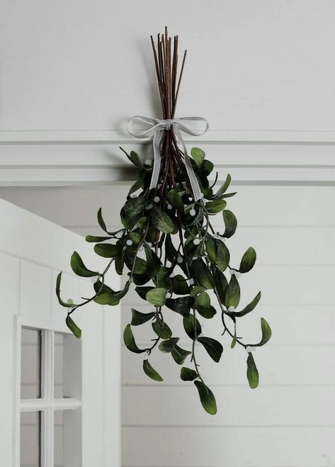 Big Wreaths For Outside, Mistletoe Aesthetic, Wedding Mistletoe, Mistletoe Diy, Solid Pine Furniture, Artificial Hanging Plants, Outdoor Projector, Cozy Christmas Decor, Foliage Wreath