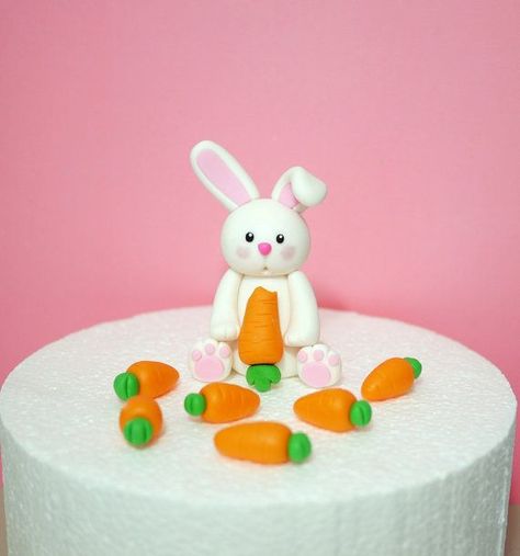 Fondant Rabbit, Rabbit Cake Topper, Bunny Cake Topper, Chocolate Cake Toppers, Bunny Birthday Cake, Topper Fondant, Easter Bunny Cake, Rabbit Cake, Bunny Baby Shower