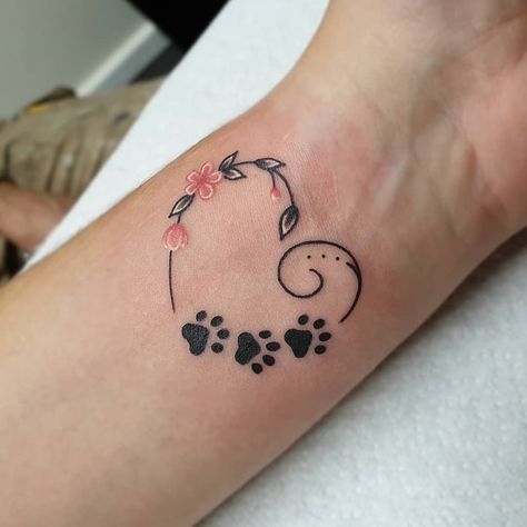 Paw Print Tattoo Ideas, Tattoo Perro, Dog Pawprint Tattoo, Cat Paw Tattoos, Tatoo Dog, First Tattoo Ideas, Cute Tattoos On Wrist, Dog Print Tattoo, Tiny Wrist Tattoos