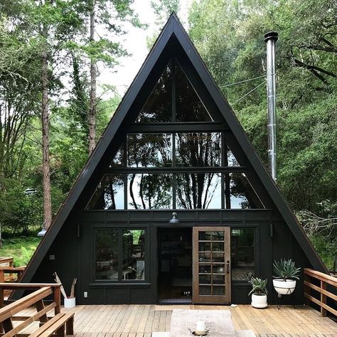 Ashley || My Bohemian House on Instagram: “A black cabin in the woods?! Yes please!! 🖤 @invernessaframe  Curious what you all think.. (I know my answer) 🖤 Black 🖤 trend or classic…” A Frame Cabins, A Frame House Plans, Frame Cabin, A Frame Cabin, Tiny House Movement, A Frame House, Cabin In The Woods, Modern Cabin, Cabins And Cottages