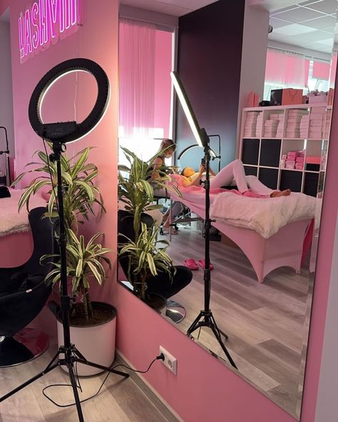 Let's have another amazing week 🩷🥰 See y all next week 🫶🏽🫶🏽 LASHVIII 🛍️🛒 @lashviii.shop 🖤💇🏽‍♀️ @hairviii #lashviii #lashsalon #lashesriga Pink Lash Salon, Pink Lash Tech Aesthetic, Pink Lash Room Ideas, Pink Lash Studio, Lash Suite, Lash Tech Room, Aesthetic Salon Interior Design, Pink Esthetician Room, Spa Decor Ideas