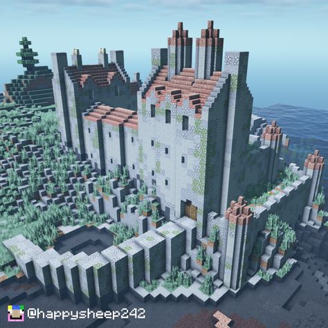 A Scottish castle! A big, fortified stronghold, built at the Scottish highland coast in Minecraft! Minecraft Abandoned Castle, Minecraft Castle Keep, Minecraft Stronghold, Castle In Minecraft, Minecraft Medieval Castle, Minecraft Castle Blueprints, Minecraft Castle Designs, Minecraft City Buildings, Minecraft House Plans