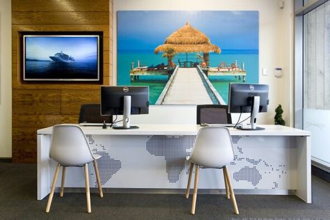 Desk and wall art Travel Agency Office Design Interiors, Office Reception Area, Agency Office, Inmobiliaria Ideas, Office Reception, Travel Office, Office Travel, Office Interior, Reception Areas