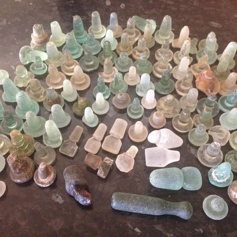 Over 100 Seaglass stoppers found on The River Themes and beaches in SE England. Sea Glass Display, Sea Glass Beach, Sea Pottery, Sea Glass Crafts, Antique Bottles, Old Bottles, Vintage Bottles, Beach Combing, Sea Glass Art