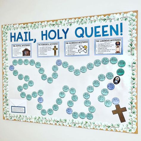 Saints Bulletin Board Ideas, Rosary Bulletin Board Ideas, Rosary Bulletin Board, Catholic Bulletin Board Ideas, Catholic Bulletin Boards, Catholic Classroom, Classroom Designs, Bulletin Ideas, Class Bulletin Boards