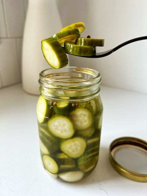 Pickling Cucumbers Recipe, Make Pickles, Vinegar Cucumbers, How To Make Pickles, Pickled Cucumbers, Best Pickles, Quick Pickled Cucumbers, Pickled Garlic, Grape Salad