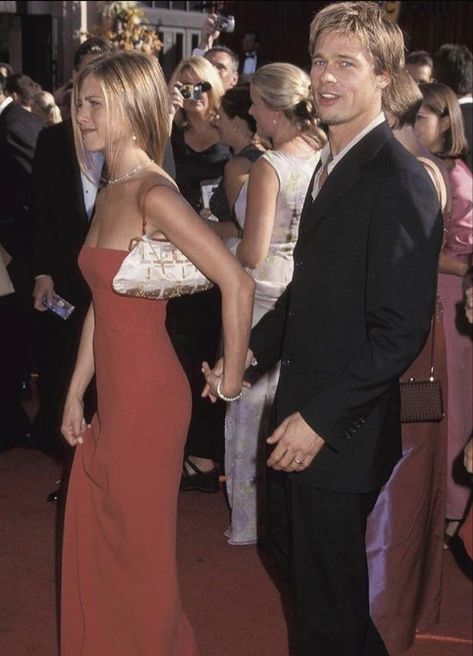 Estilo Rachel Green, Brad Pitt And Jennifer, Brad And Jen, Jeniffer Aniston, Rachel Green Outfits, Shotgun Wedding, Jenifer Aniston, Jennifer Aniston Style, Jen Aniston