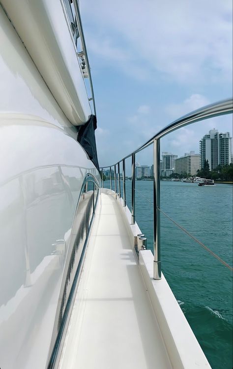 Miami aesthetic. Boat aesthetic. Luxury. Yacht. Ocean vibes. Miami boat day. Miami Boat Aesthetic, Jet Design, Miami Boat, Aesthetic Boat, Boat Aesthetic, Miami Aesthetic, Boat Day, Aesthetic Luxury, Luxury Yacht