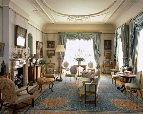 Clarence House - A small tour of the home of Prince Charles English Interior, Morning Room, English Decor, Clarence House, Royal Residence, Stately Home, A Living Room, Prince Charles, Beautiful Interiors