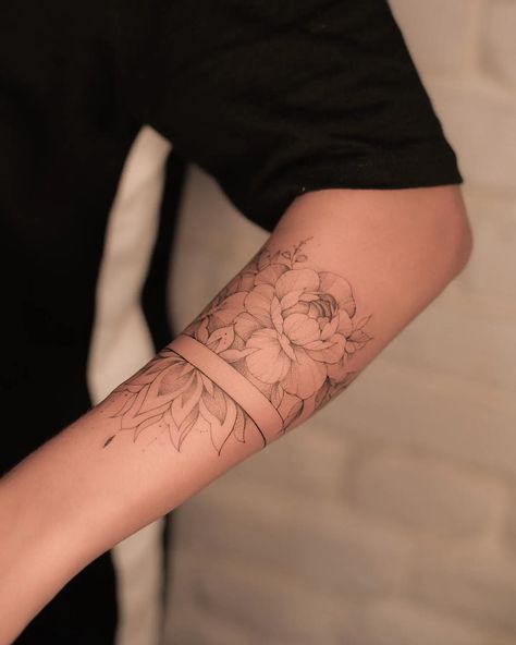 Floral Armband Tattoo For Women, Band Tattoo For Women, Tattoo Ladies, Thigh Band Tattoo, Wrap Around Wrist Tattoos, Delicate Tattoos For Women, Thigh Band, Cuff Tattoo, Tattoo Quote