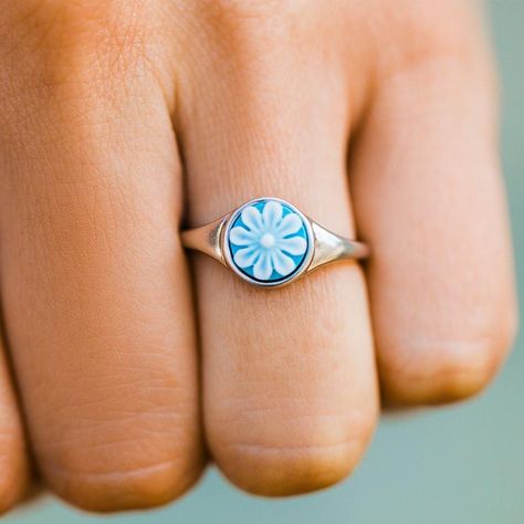 We're getting all the Pura Vida vibes from our new Cameo Ring! This island oasis of a ring comes with a light blue cameo flower and a silver finish that pairs perfectly with our Cameo Bracelets in any color! - Brass base with rhodium plating- Cameo flower dimensions: 9mm diameter- "pura vida" stamped on inside front of ring Knockaround Sunglasses, Howlite Rings, Spy Sunglasses, Cameo Bracelet, Ring Exchange, Pura Vida Bracelets, Rainbow Rings, Cameo Ring, Sun With Sunglasses