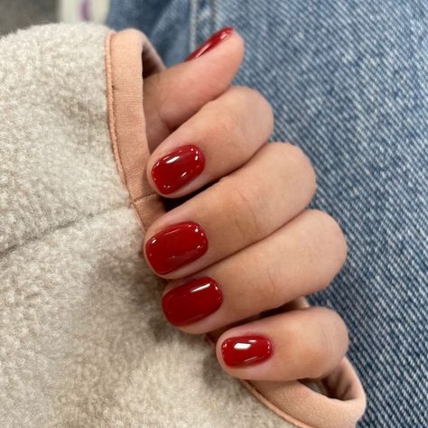 Short Red Nails On Brown Skin, Red Nails For Tan Skin, Red Nails Gel Short, Red Nails On Tan Skin, Red Nail Outfit, Red Gelish Nails, Red Accessories Aesthetic, Red Sns Nails, Red Trendy Nails