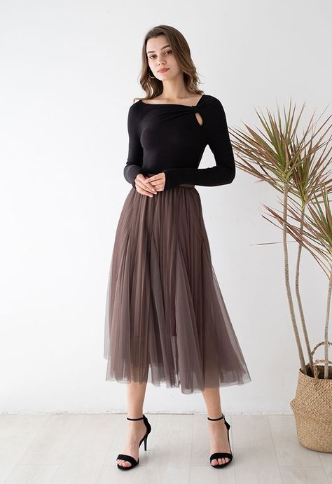 Gathering Knot, Tulle Maxi Skirt, Led Dress, Fashion Buyer, Sleeves Top, Spring Looks, Boat Neckline, Indie Design, Matching Top