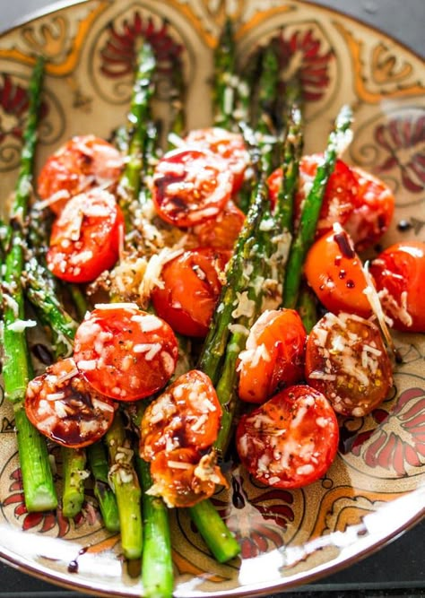 Balsamic Parmesan Roasted Asparagus and Tomatoes - roasting enhances the natural sweetness of the asparagus and tomatoes, add some grated Parmesan and a balsamic reduction for an amazing side dish. Parmesan Roasted Asparagus, Asparagus And Tomatoes, Asparagus Recipes Roasted, Parmesan Asparagus, Bright Line Eating, Asparagus Recipes, Roasted Asparagus, Veggie Side Dishes, Asparagus Recipe