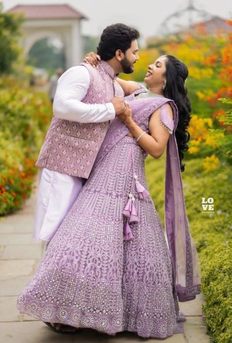 Reception Pics Indian, Purple Couple Outfits Indian, Reception Poses Indian, Lehanga Couple Poses, Lavendar Lehenga Designs, Garden Couple Pose, Engegment Dresses Couple, Bridal Lehangas Reception Dresses, Engagement Dress For Bride And Groom