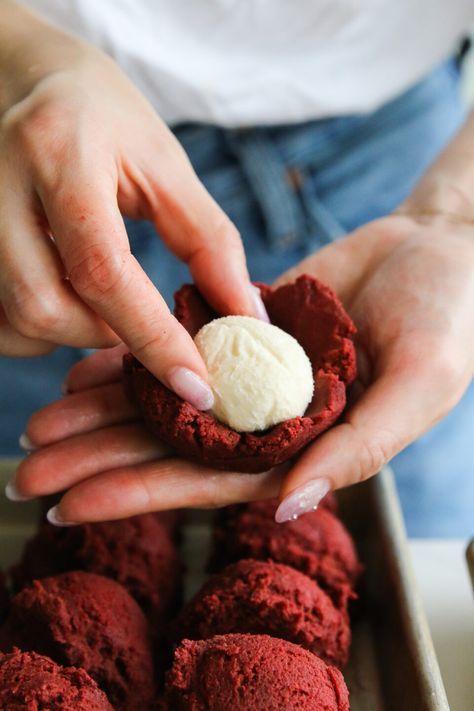 Stuffed Red Velvet Cookies - Constellation Inspiration Levain Bakery Red Velvet Cookies, Big Red Velvet Cookies, Stuffed Nyc Cookies, Red Velvet Chunky Cookies, Red Velvet Filled Cookies, Red Velvet Cookies Stuffed, Levain Red Velvet Cookies, Red Velvet Levain Cookies, Red Velvet New York Cookies