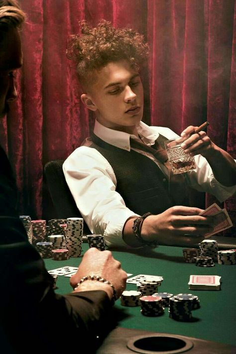 Bar Tender Pose Reference, Gambling Pose Reference, Poker Face Aesthetic, Poker Reference, Drinking Pose Reference, Gambler Aesthetic, 얼굴 드로잉, 얼굴 그리기, Photographie Portrait Inspiration