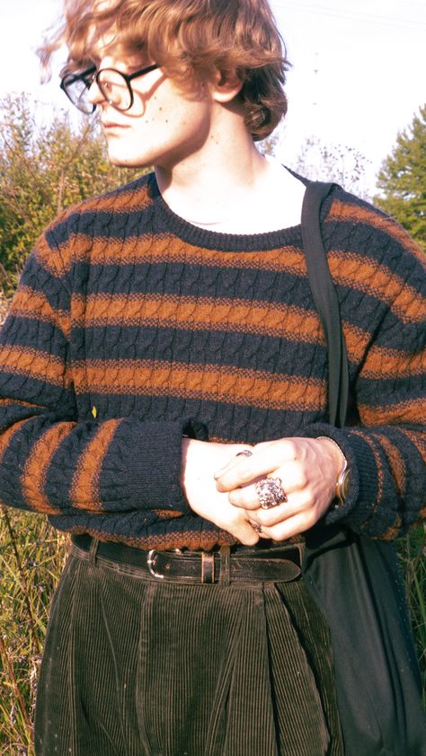 #autumn #vintage #style Mphfpc Photos, Male Autumn Outfit, Dad Core Aesthetic, Autumncore Outfit, Masculine Cottagecore, Tucked Sweater, Cottagecore Fashion Male, Masc Fashion, Corduroy Pants Men