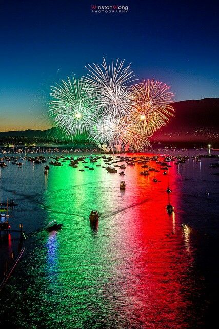 Italian fireworks Arch Decor, Italian Pride, Italian Life, Italy Flag, Italian Heritage, Italian Flag, Belem, Flags Of The World, International Travel