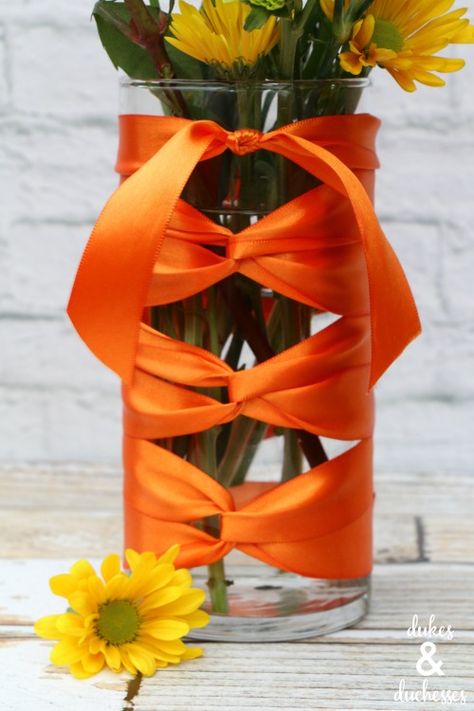 Vase Decoration Ideas, Ideas With Ribbon, London Wedding Venues, Vase Decoration, Easy Christmas Wreaths, Ribbon Wrap, Ribbon Art, Manualidades Diy, Vase Centerpieces