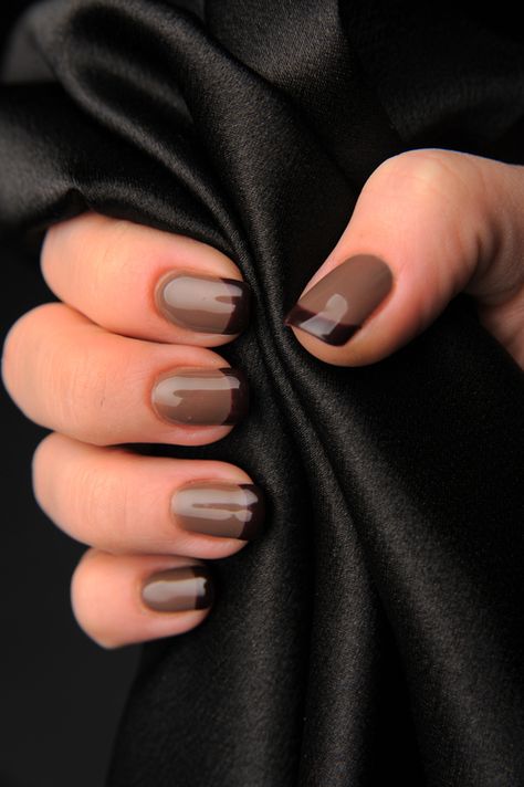 Brown French Nails...would love to wear this mani with layered brown and black fall outfits Trendy Hairdos, Fresh Hairstyles, Black French Nails, Gel Nail Removal, Effortless Waves, Short Nails Art, French Nail Designs, Black French, Popular Nails