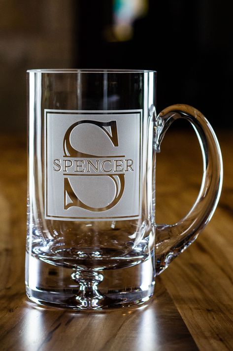 Engraved Beer Glasses, Beer Mug Etching Ideas, Etched Glass Coffee Mugs, Beer Glass Etching Ideas, Etched Glass Ideas For Men, Etched Glass Cup Ideas, Etched Beer Glasses, Engraving On Glass Ideas, Etched Glass Cups