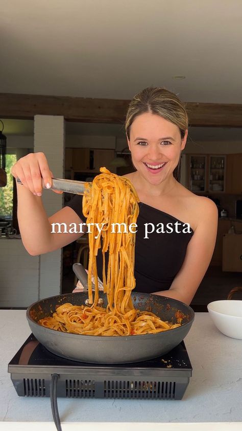 🍝💖🤤EP 6: QUICKIES, Marry Me Pasta. 15-minutes and proposal-worthy, this plant-based pasta recipe is BEYOND delicious. 💍Try it out now.… | Instagram Carleigh Bodrug Plant You, Marry Me Pasta, Carleigh Bodrug, Garlic Uses, Plant Based Cookbook, Hearty Dinner, Vegan Foodie, Vegan Meals, Fancy Dinner