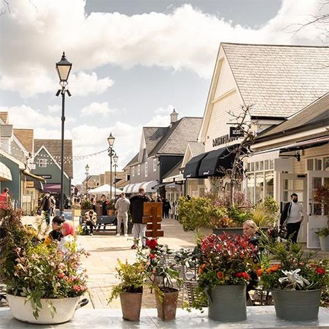 Trains to Bicester Village Outlet Shopping | Chiltern Railways Bicester Village London, Oxfordshire Countryside, Outlet Village, Bicester Village, Mini Ideas, Balloon Pictures, Village Shop, London Shopping, Study Room Decor