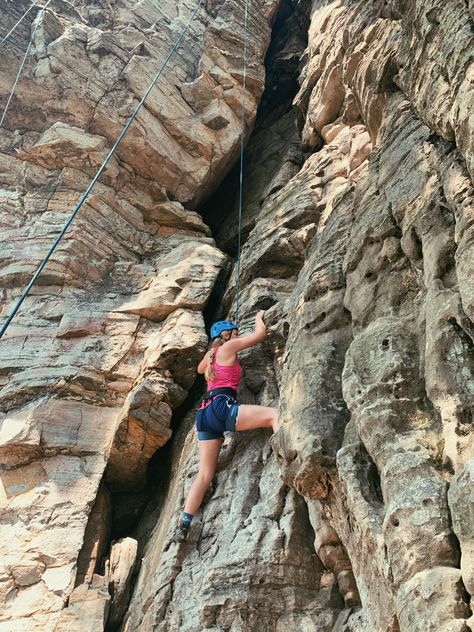 Nature, Climbing Mountains Aesthetic, Rock Climbing Outdoor, Outdoor Sports Aesthetic, Top Rope Climbing, Rock Climbing Astethic, Rock Climbing Gym Aesthetic, Outdoor Climbing Aesthetic, Adventure Sports Aesthetic