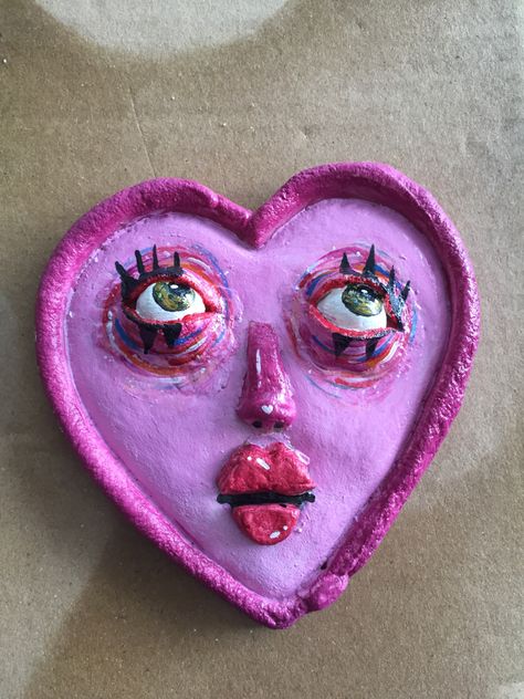 Clay Art Heart, Cute Clay Art, Heart With Eyes, Clay Heart, Head Art, Hand Building, Art Heart, Heart Face, Ash Tray