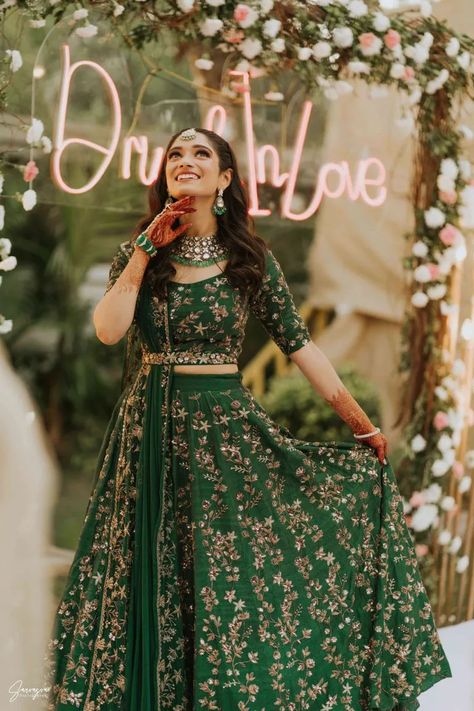 27+ Dark Green Lehenga Designs For Brides To Be - ShaadiWish Engagement Lengha Indian, Lehanga Designs For Engagement, Lehangas Bridal Engagement, Lengha For Engagement, Mehandi Lehanga Designs, Mehendi Lehenga Brides, Green Mehendi Outfits For Bride, Engagement Lehangas, Engagement Look Indian