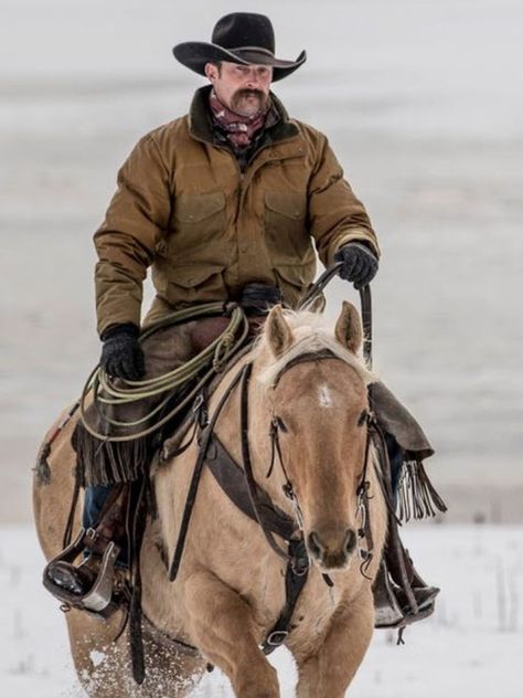 Winter cowboying Happy Horse, American Cowboy, Cowboy Pictures, Real Cowboys, Cowboy Girl, Cowboy Horse, Western Life, Western Riding, Cowboys And Indians