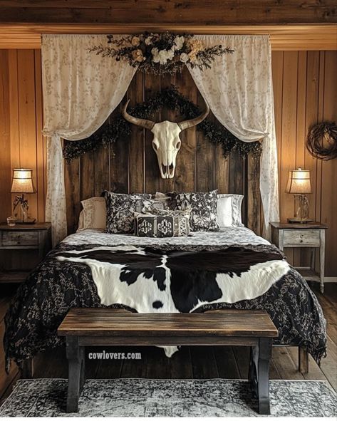 Black Western Room Ideas, Country Western Home Decor Ideas, Western Couple Bedroom Ideas, Western Bedroom Black Wall, Western Master Bedrooms Decor, Western Gothic Decor Bedroom, Moody Western Bedroom, Black Western Bedroom, Western Room Aesthetic