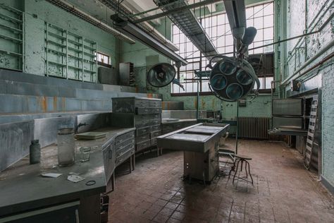 Walter Freeman got his start at St. Elizabeths Hospital's Blackburn Laboratory where he studied thousands of brains and cadavers of mental patients. Abandoned Laboratory, Brain Surgeon, Mental Institution, Saint Elizabeth, Abandoned Asylums, Abandoned Hospital, Environment Design, Abandoned Buildings, Magical Places