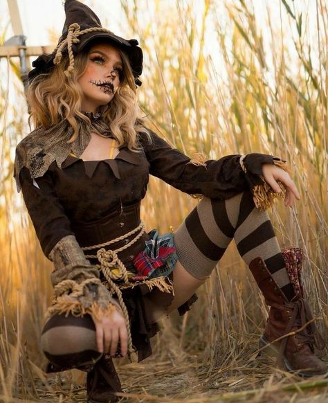 Scare Crow Halloween Costume, Crow Halloween Costume, Cute Scarecrow Costume, Scarecrow Costume Women, Scarecrow Outfits, Diy Scarecrow Costume, Clown Costume Women, Crow Halloween, Easy Diy Halloween Costumes