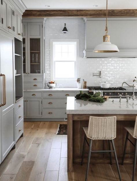 My Major Kitchen and Bathroom Design Inspiration- Remodel - Nesting With Grace #kitchens Neutral Cabinets, Model Dapur, Kabinet Dapur, Casa Country, Classic Kitchen, Kitchen Farmhouse, Grey Kitchen Cabinets, Classic Kitchens, Grey Cabinets