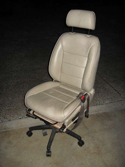 computer or office chair made out of a car seat........... Office Chair Makeover, Office Chair Diy, Reading Nook Chair, Cheap Office Chairs, Compact Table And Chairs, Car Chair, Oversized Chair, Diy Office, Chair Makeover