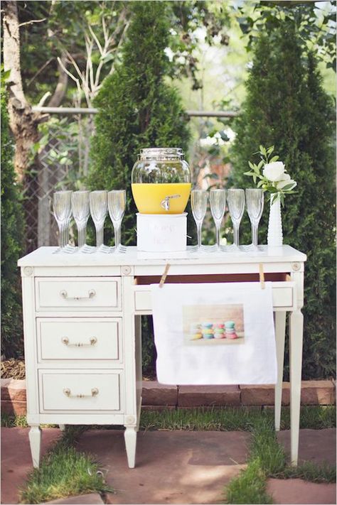 How To Host a Beautiful Backyard Bridal Shower Drink Stations, Mimosa Bar, Bridal Shower Brunch, Lemonade Stand, Mimosa, Lemonade, A Table, Bridal Shower, Table Decorations