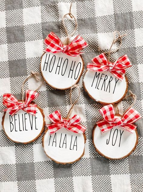 Ornaments To Make And Sell, Christmas Buffalo Plaid, Christmas Crafts To Sell, Plaid Christmas Decor, Wood Christmas Ornaments, Christmas Ornaments Homemade, Farmhouse Christmas Decor, Christmas Ornament Crafts, Christmas Decorations Ornaments