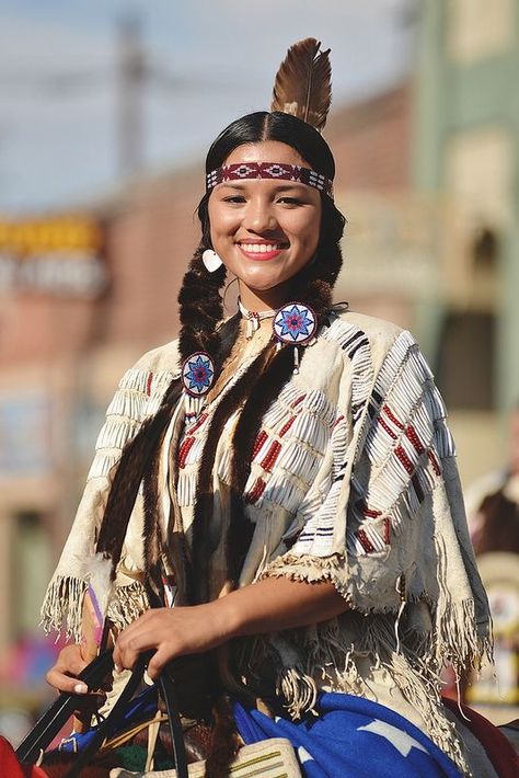 Hermosa Native American Actors, American Indian Girl, Native American Woman, Native American Images, Native American Pictures, Wilde Westen, Native American Photos, Native American Peoples, Native American Heritage