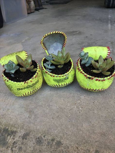 Softball Banquet Ideas, Coach Gifts Softball, Softball Coach Gift Ideas, Senior Gifts Sports, Softball Gift Ideas, Crafts For Birthday, Softball Bedroom, Softball Banquet, Softball Room